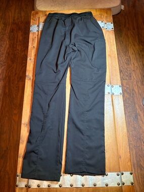 Woman’s Black Elastic-Waist scrubs Connell brand